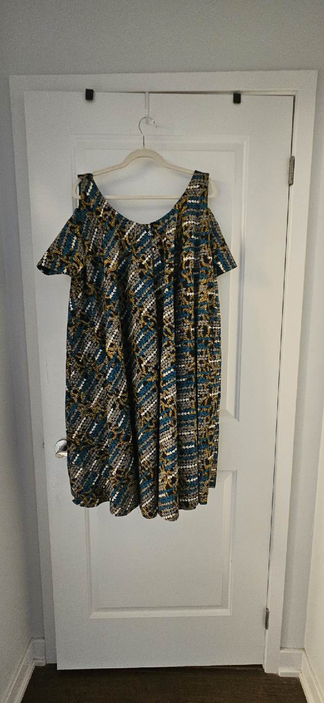 Brand new Patterned Cold Shoulder Dress, Size 12 (Large) - photo 3