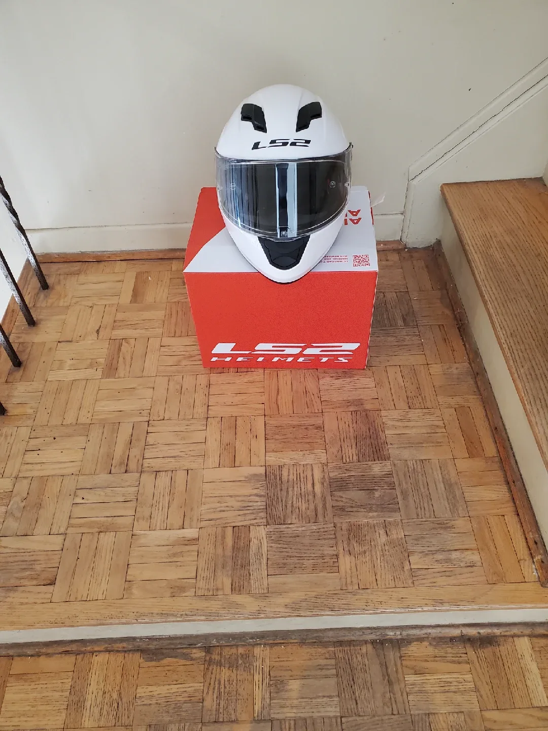 Brand new  Full Face Helmet Medium image indicator(4)