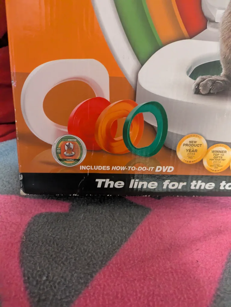 Litter Kwitter 3-Step Cat Toilet Training System image indicator(2)
