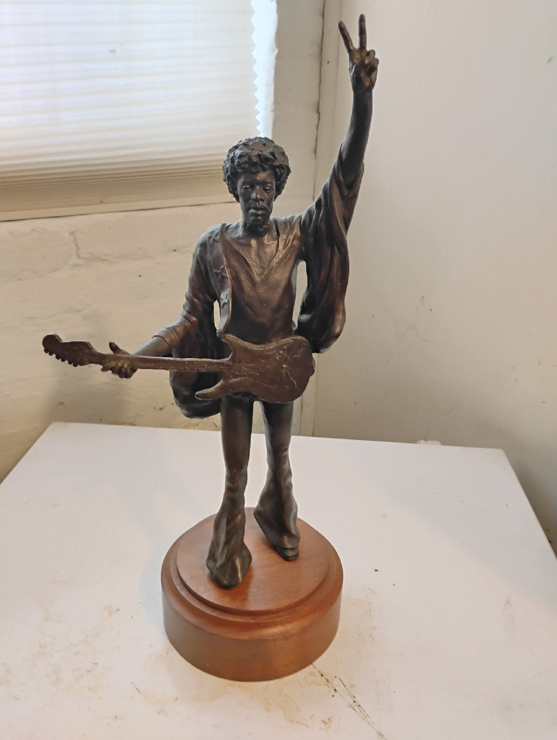 Jimi Hendrix Bronze Statue - photo 4