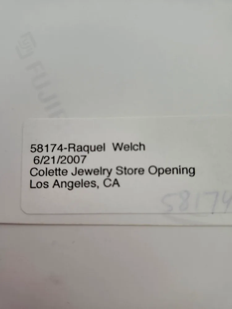 RAQUEL WELCH SIGNED 8X10 image indicator(3)