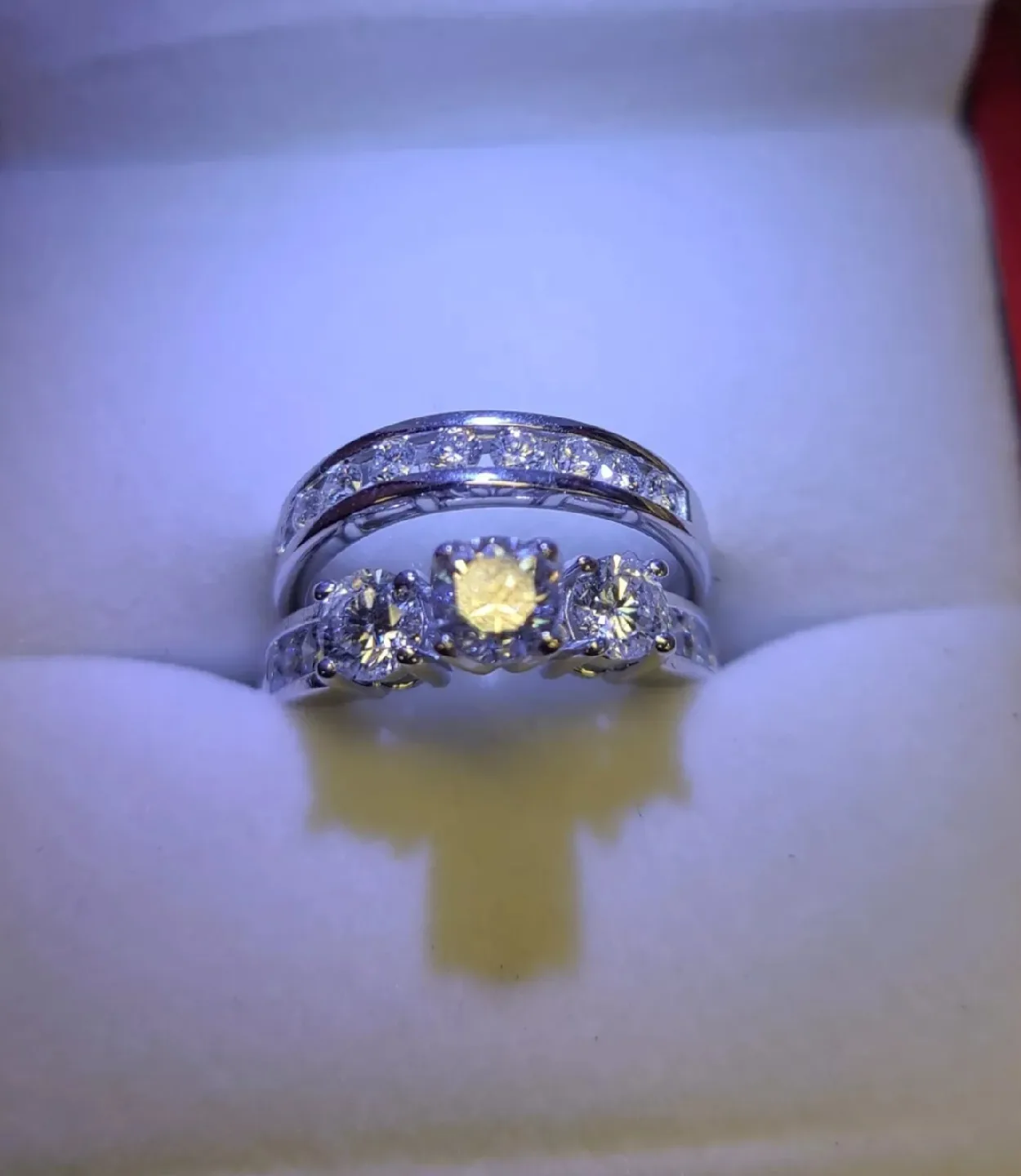 Diamond Wedding Ring Set image indicator(2)
