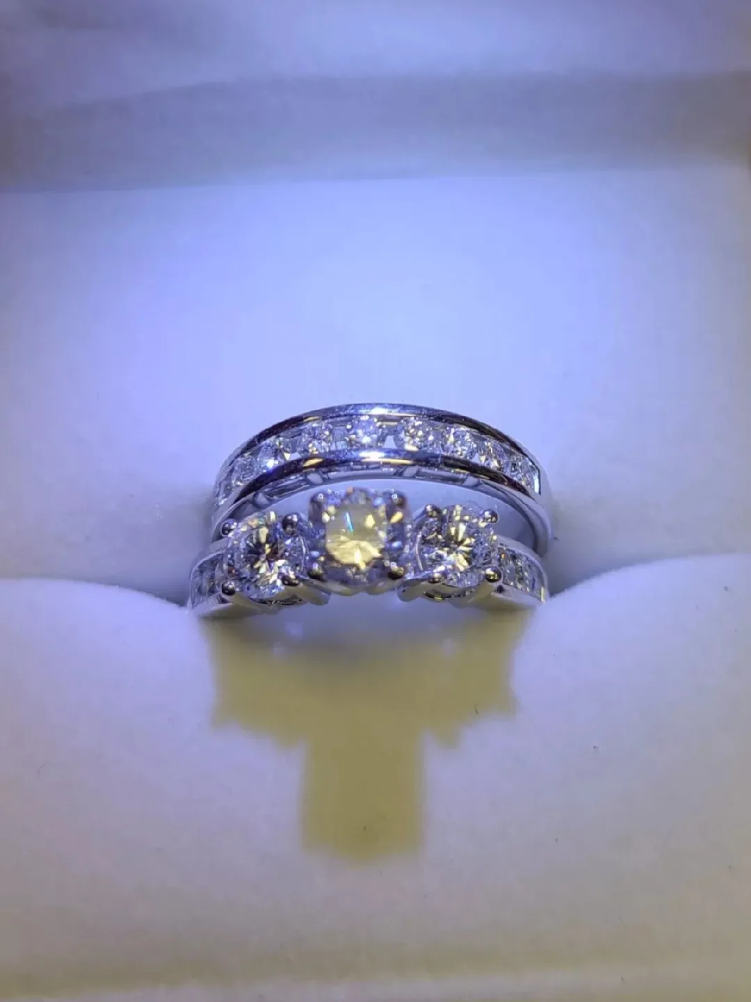 Diamond Wedding Ring Set image indicator(4)