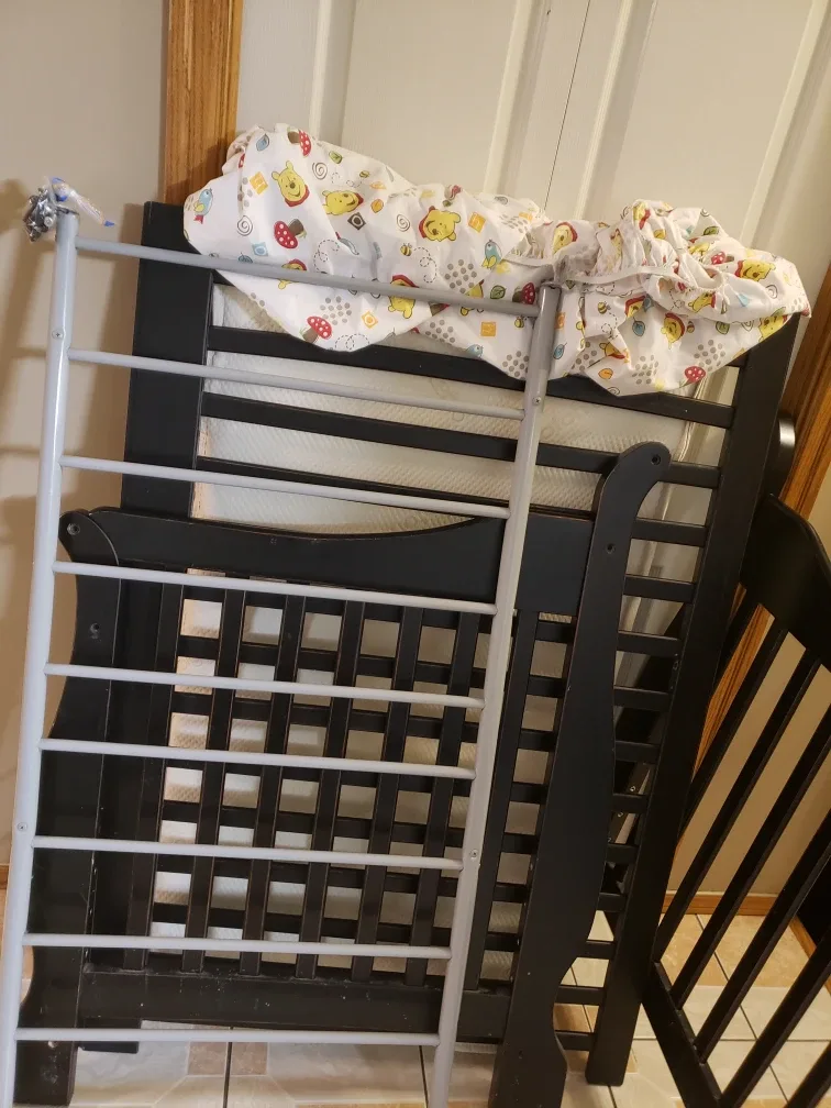 Convertible Baby Crib - Black image indicator(4)