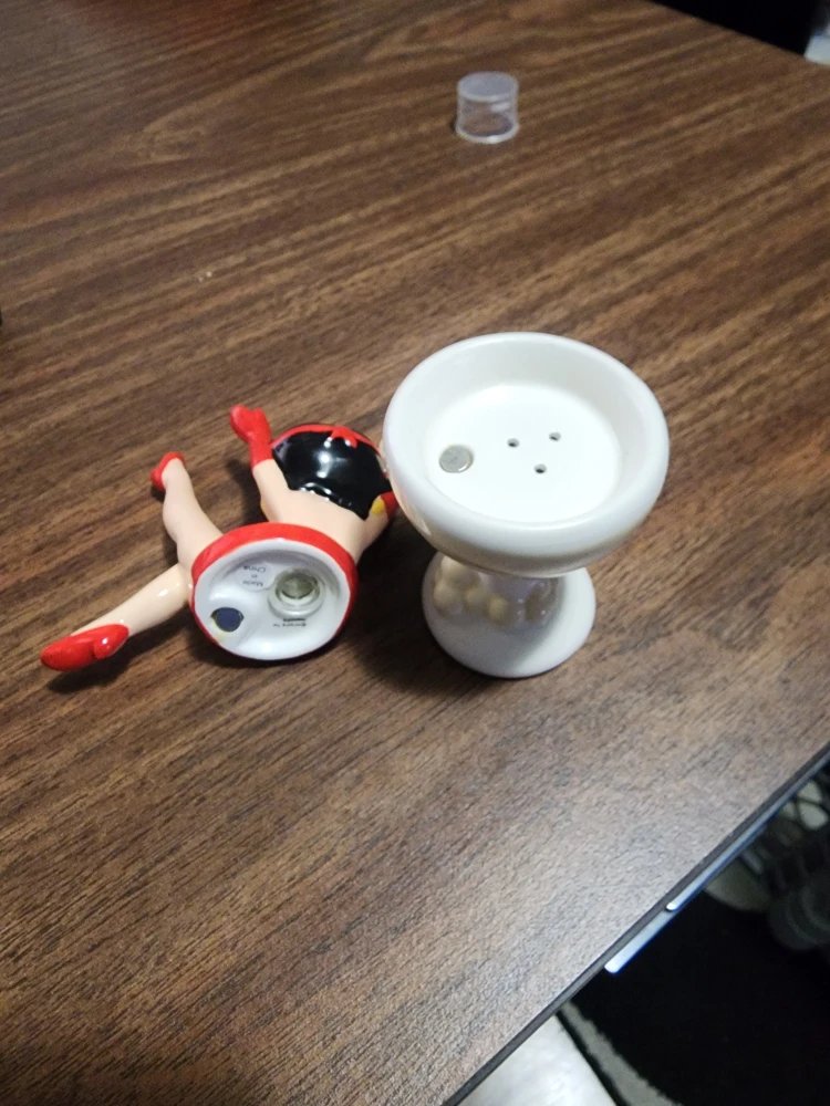 Betty Boop Salt & Pepper Shaker Figurine - photo 3