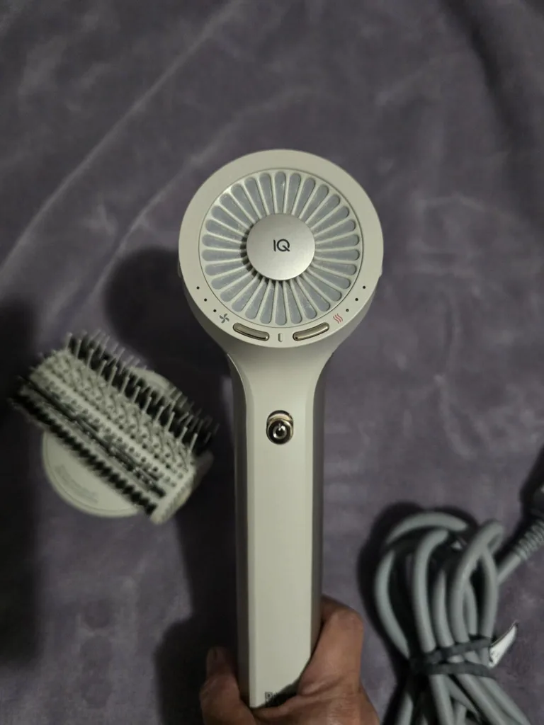 Shark HyperAIR Hair Dryer with Styling Brush image indicator(2)