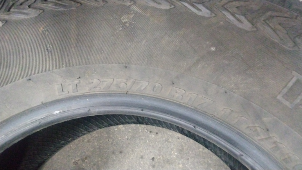 kumho LT 275/70R17 Tire