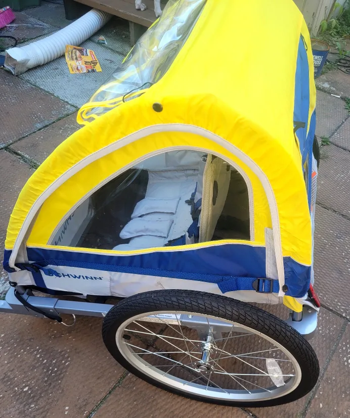 Schwinn Trailblazer Child Bike Trailer - Yellow/Blue image indicator(2)