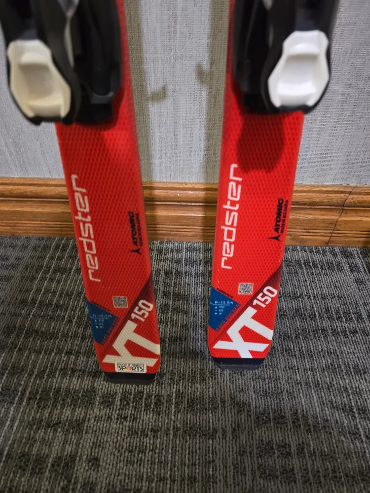 Atomic Redster XT Skis 150cm with Poles image indicator(4)