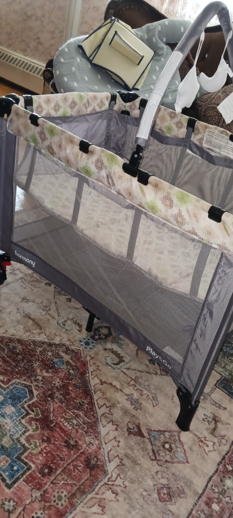 Harmony Play & sleep crib bassinate $35 - photo 2