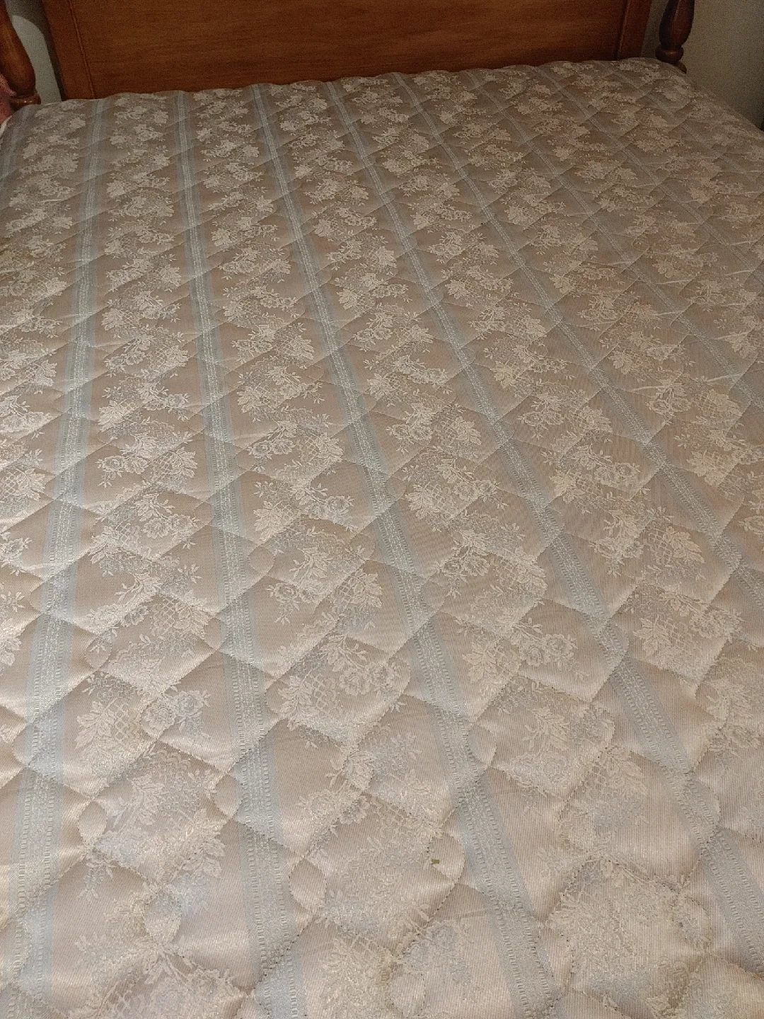 💚SIMMONS QUEEN MATTRESS & BOX SPRING MINT CONDITION. image indicator(2)