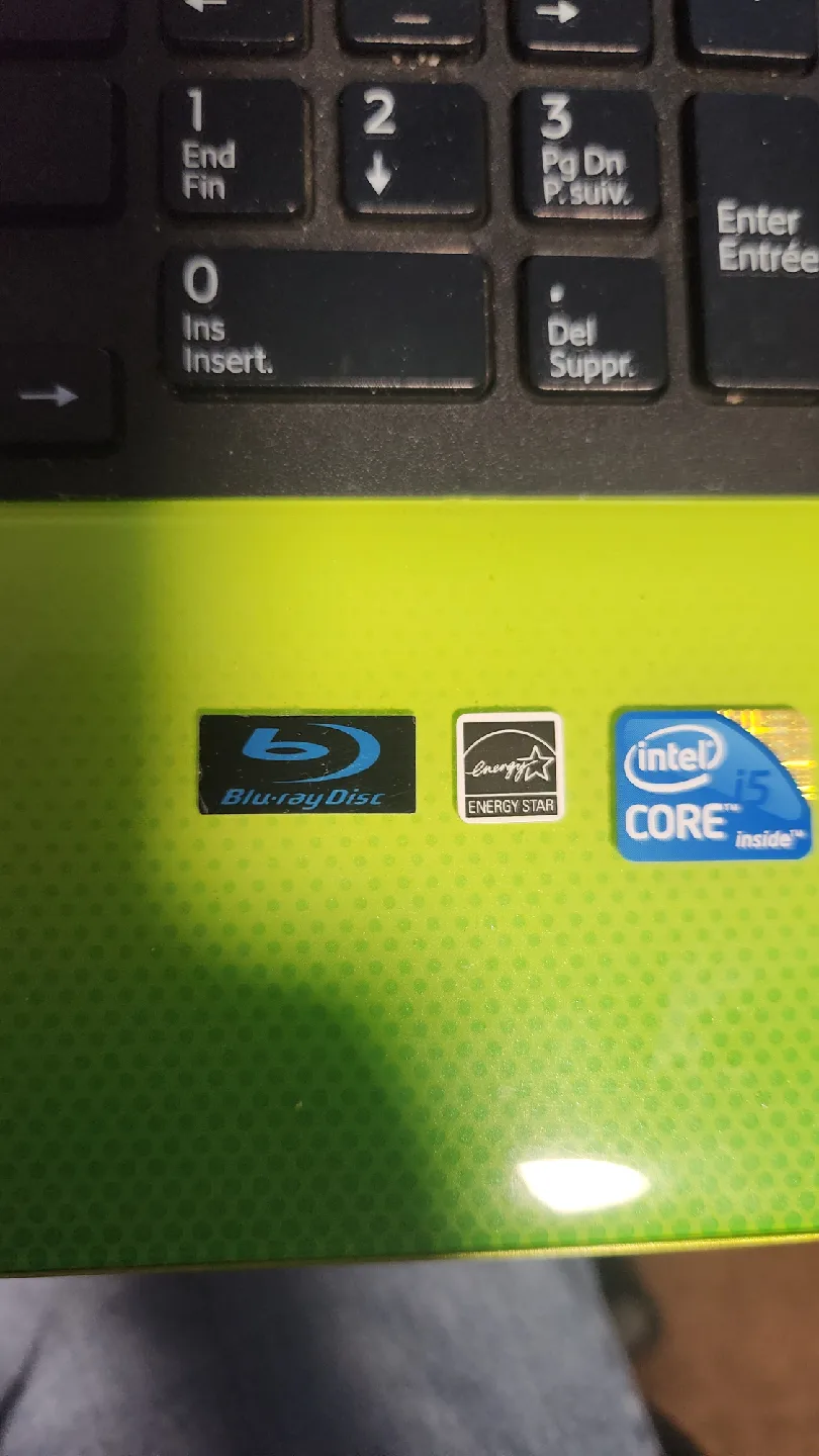 Sony VAIO VPCEB37FD Laptop - Green image indicator(2)