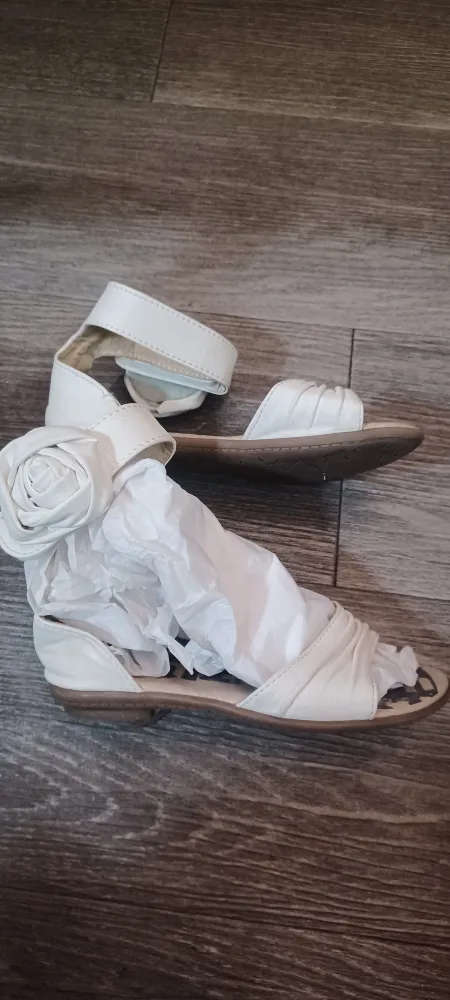 White Leather Sandals with Ankle Strap image indicator(2)