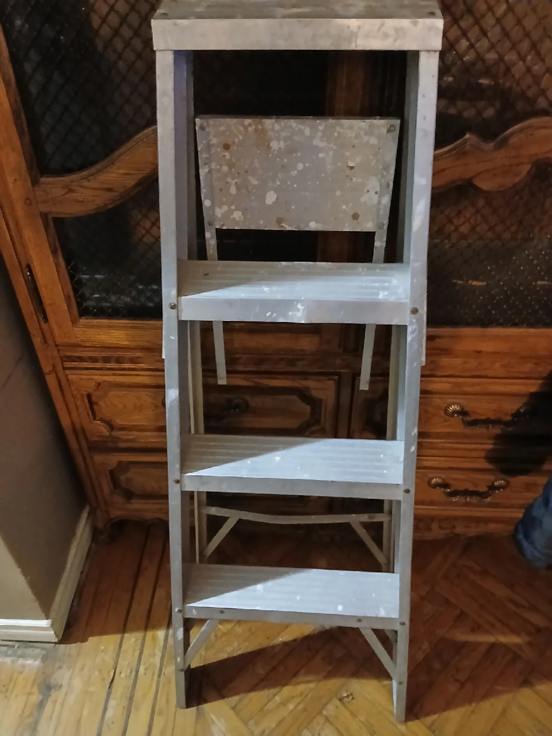 Used Aluminum Step Ladder thumbnail