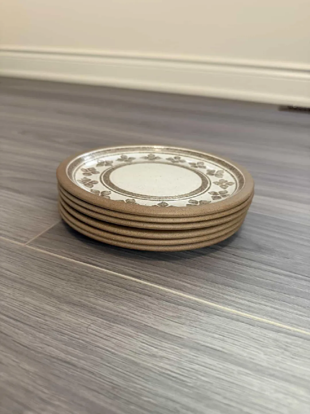 Stoneware Dinnerware Set image indicator(8)