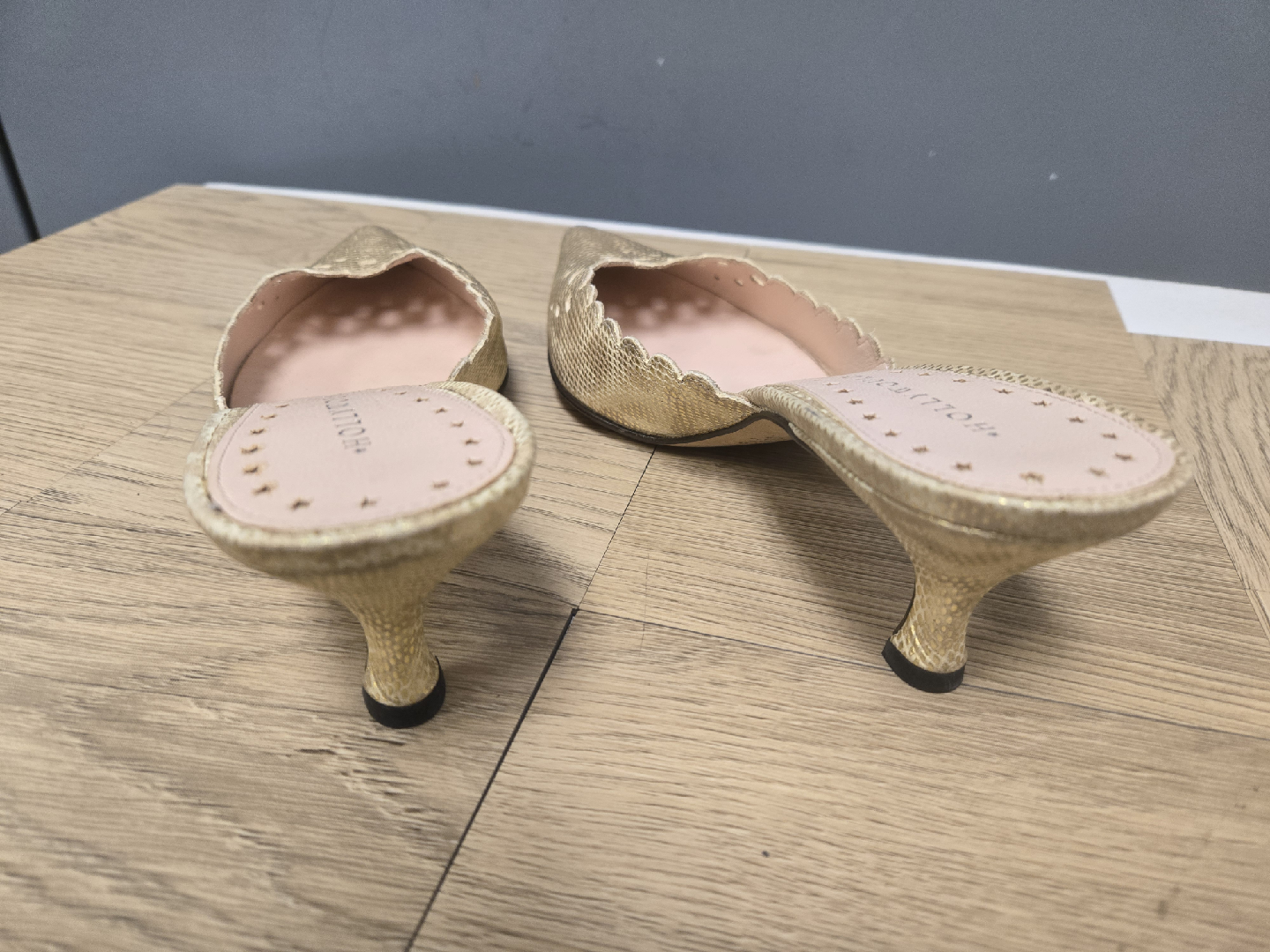 Hollywood Comfort Pad Gold Mules - Size 8.5 - photo 4