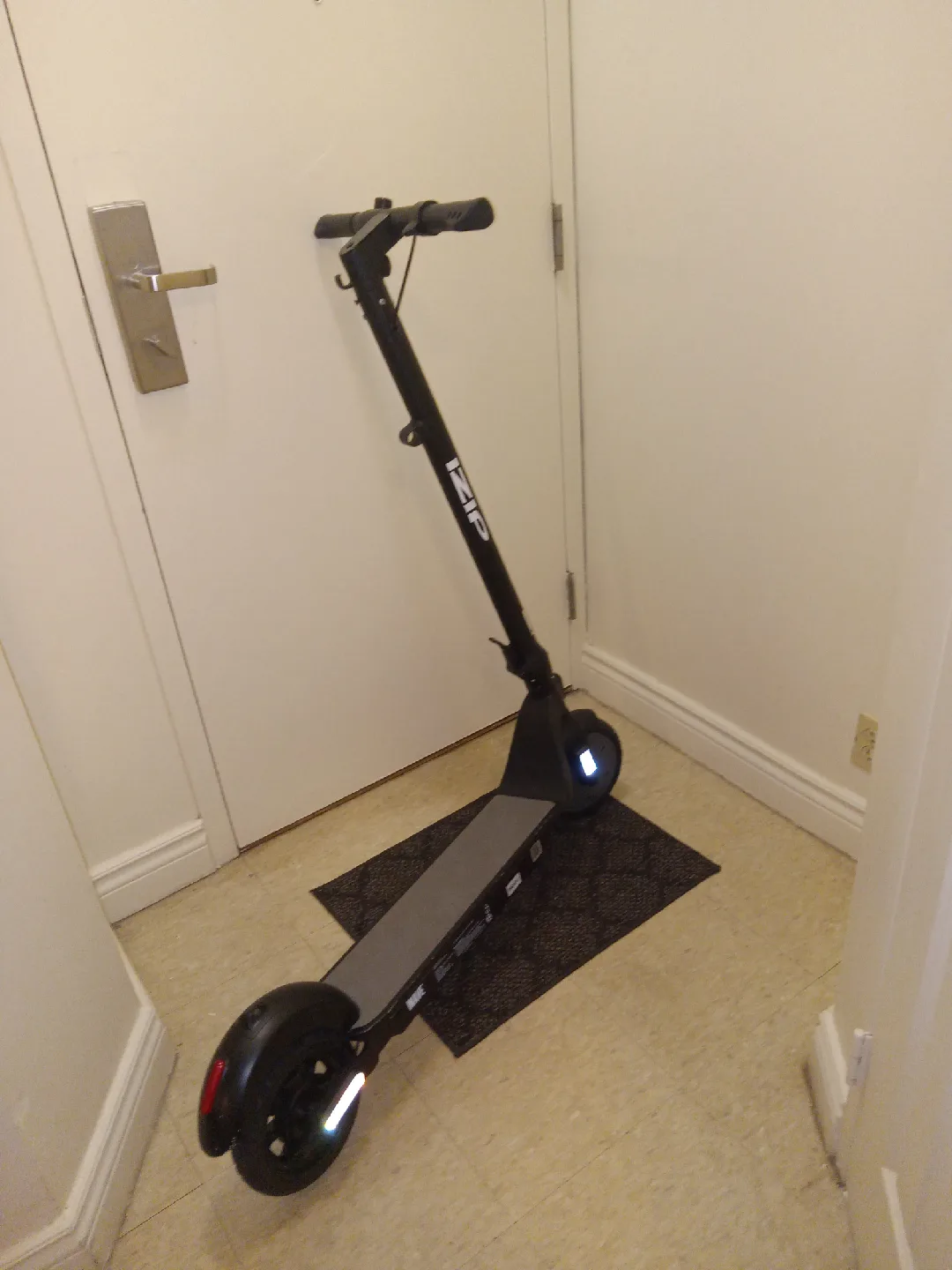 IZIP Electric Scooter image indicator(2)