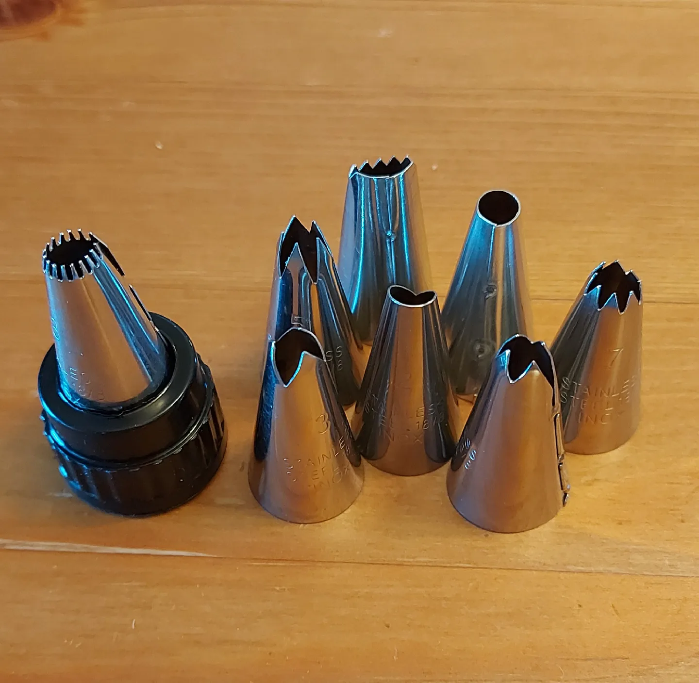 Cookie Press with Discs & Nozzles image indicator(4)