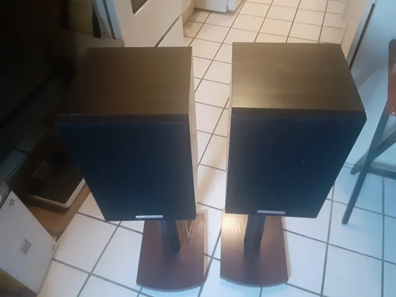 Rare Cerwin Vega Bookshelf Speakers - Pair with stands image indicator(4)