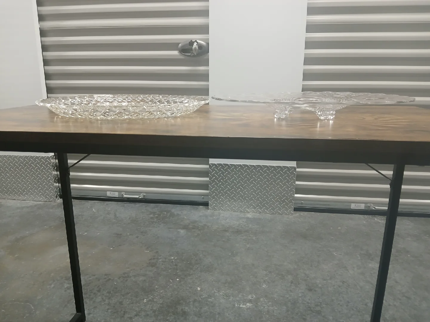 Two Decorative Glass Plates image indicator(2)