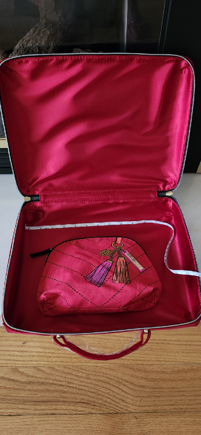 Estee Lauder red travel case with bonus - photo 2