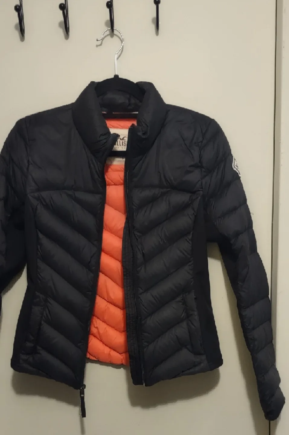 Hollister Black Puffer Jacket image indicator(6)
