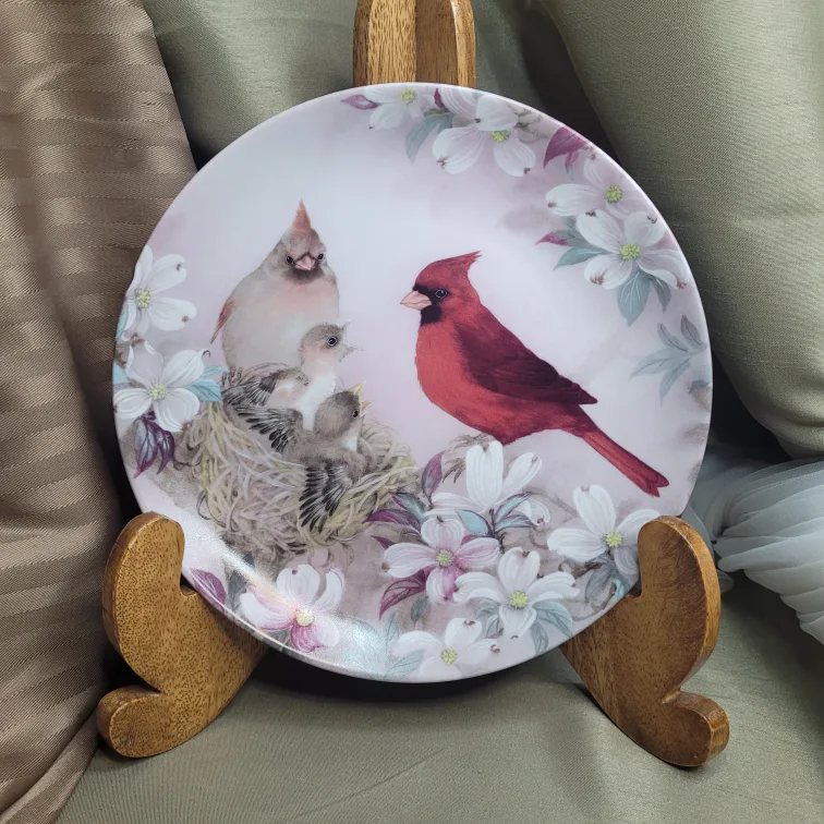Beautiful 8 1/2" Cardinal Collector Plate image indicator(3)