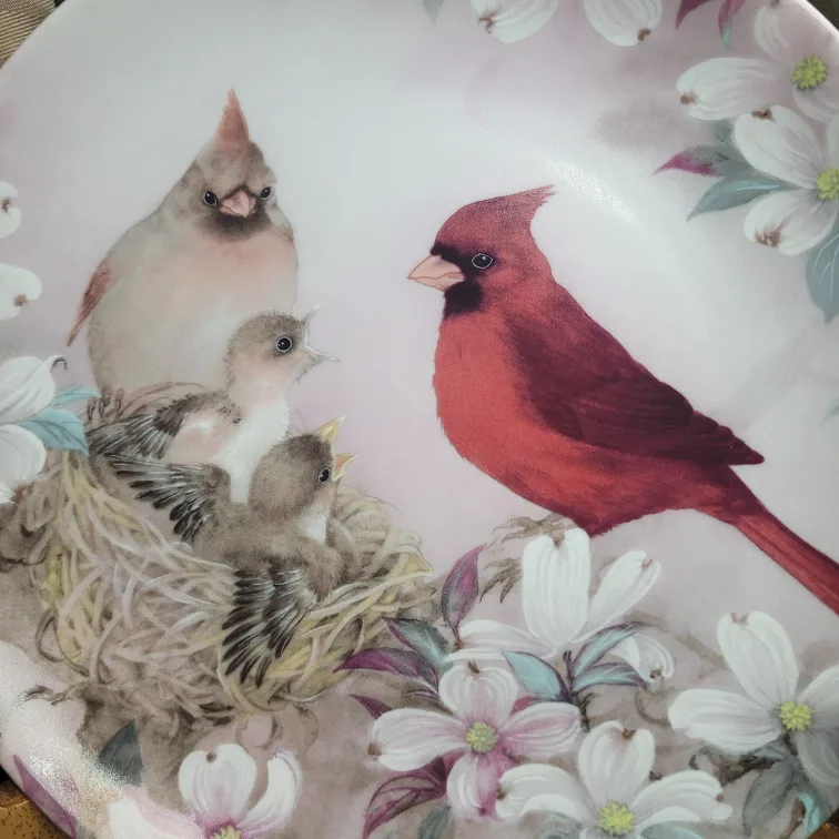 Beautiful 8 1/2" Cardinal Collector Plate image indicator(4)