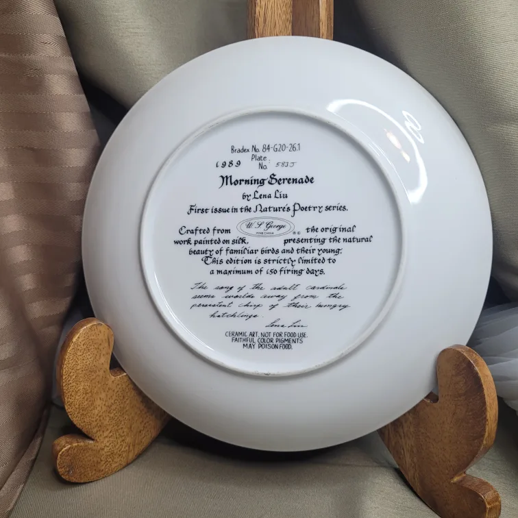 Beautiful 8 1/2" Cardinal Collector Plate image indicator(6)