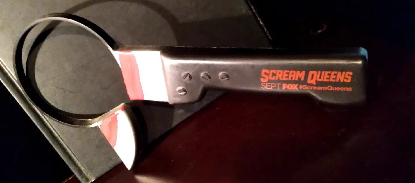 'SCREAM QUEENS' COLLECTIBLE PROP ACCESSORY image indicator(2)