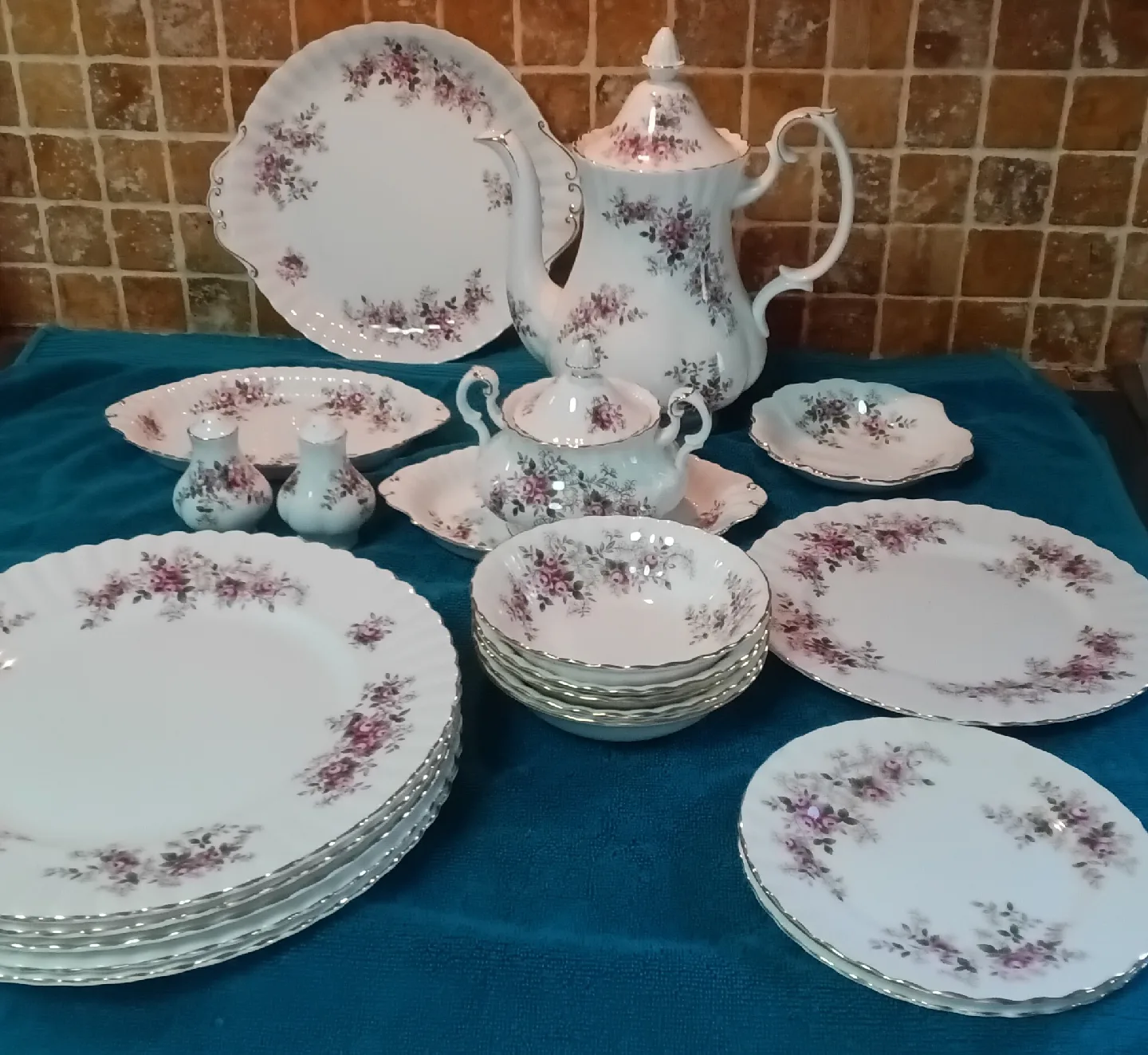 Collection of Royal Albert  "Lavender Rose " image indicator(3)
