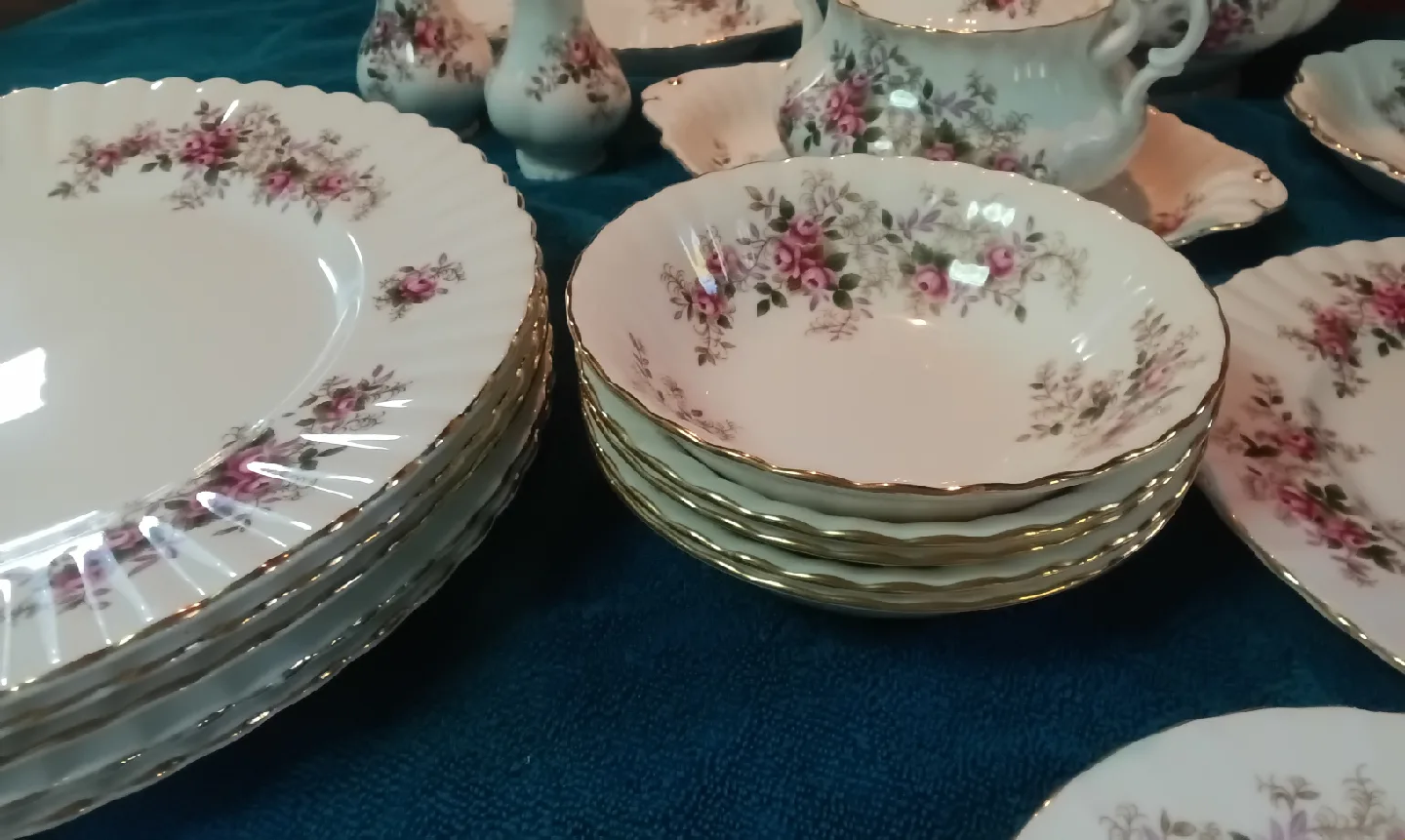 Collection of Royal Albert  "Lavender Rose " image indicator(6)