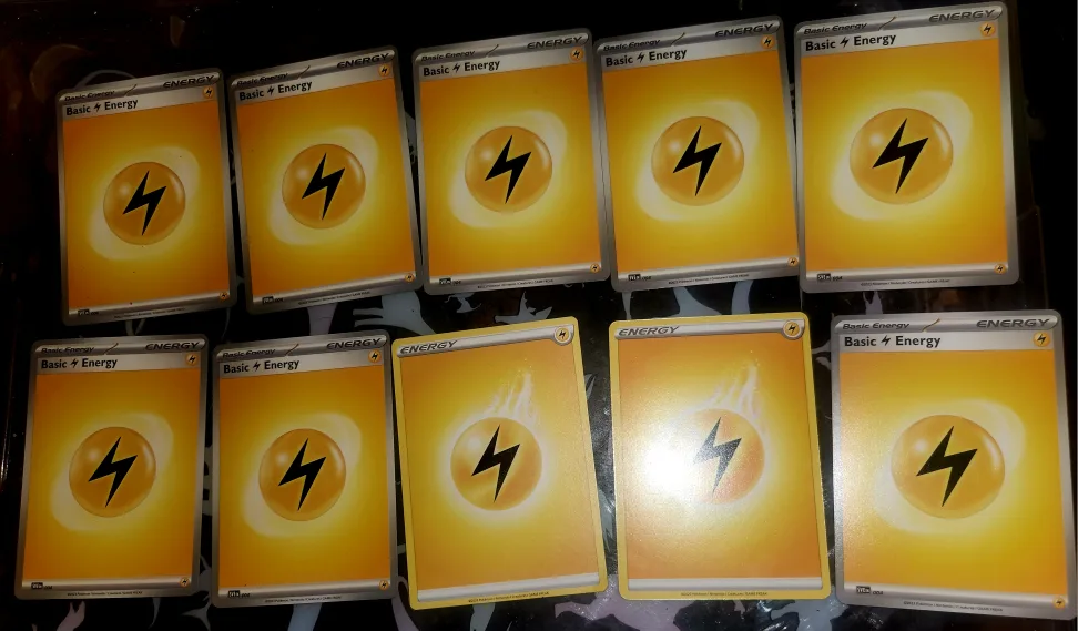 Pokemon Basic Energy Cards - Mixed Lot image indicator(4)