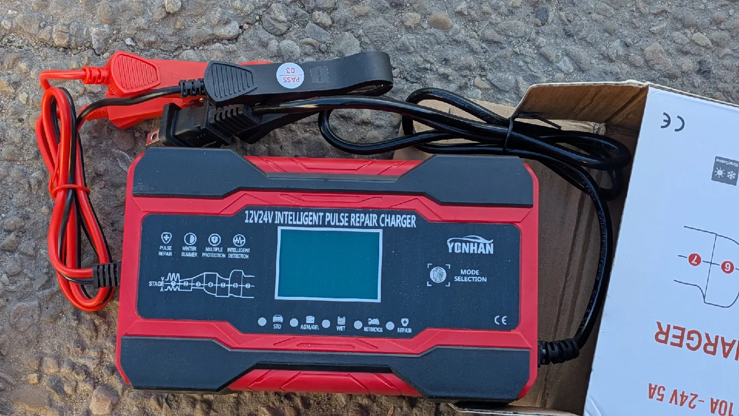 YONHAN 12V/24V Intelligent Pulse Charger image indicator(2)