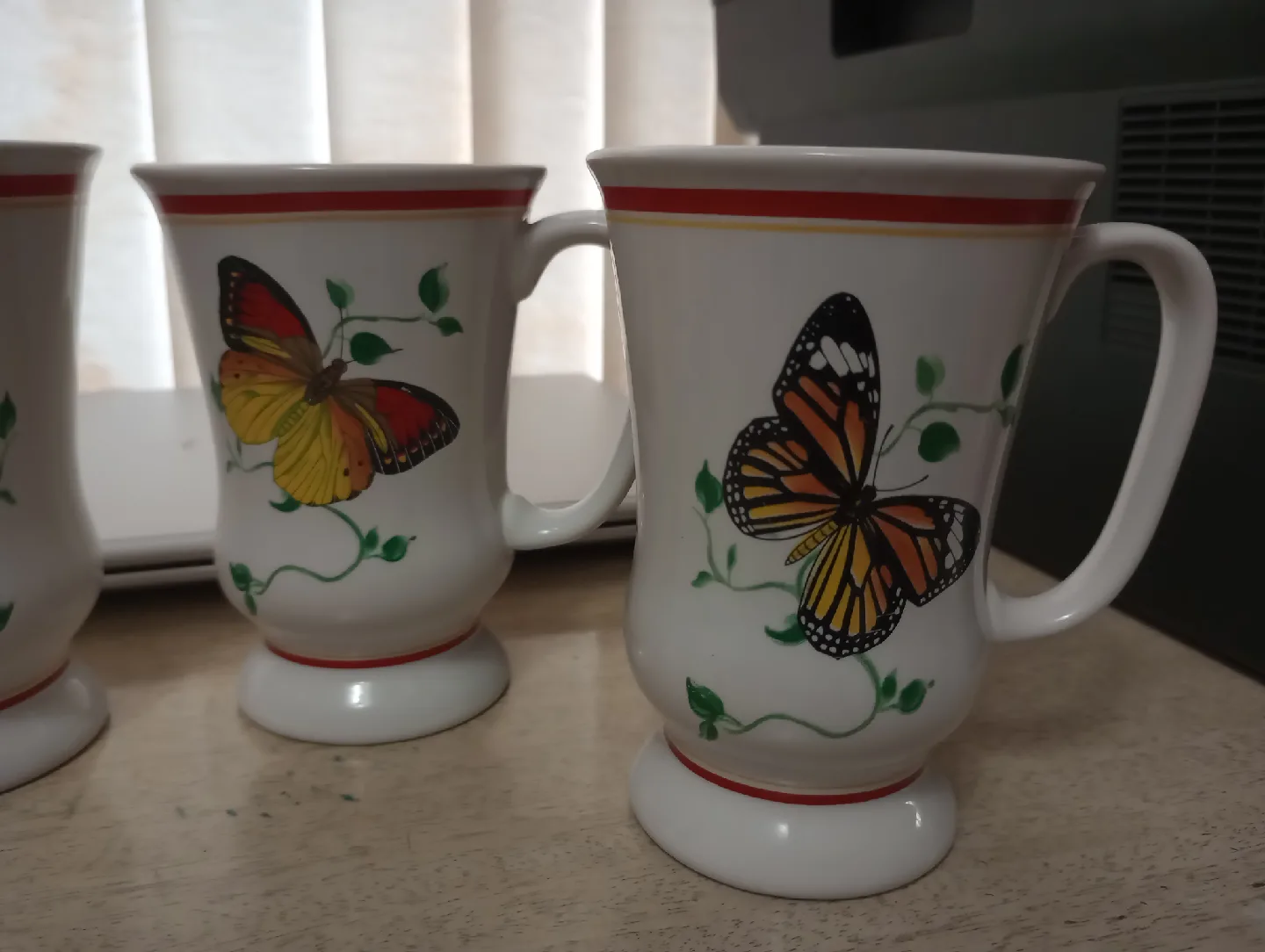 Butterfly Design Coffee Mugs - Set of 4 image indicator(3)