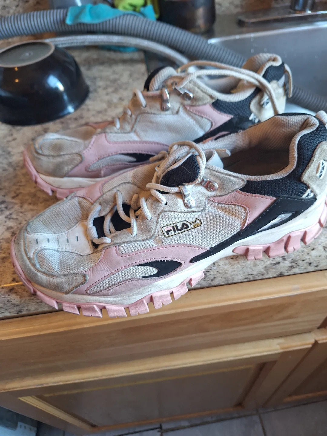 Fila Women's Athletic Sneakers - Size 8.5 image indicator(2)