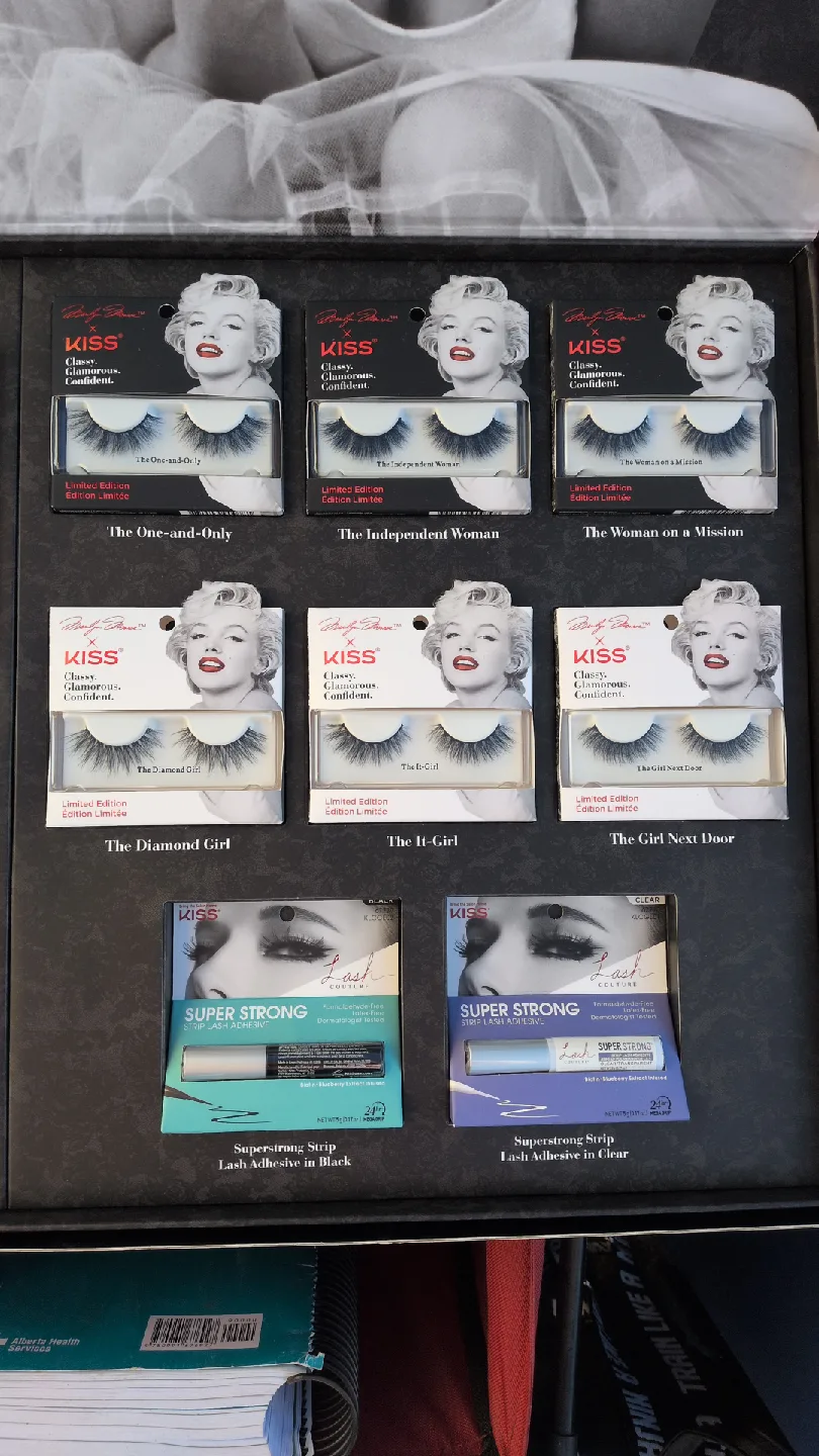 KISS x Marilyn Monroe Limited Edition Nail & Lash Set image indicator(4)