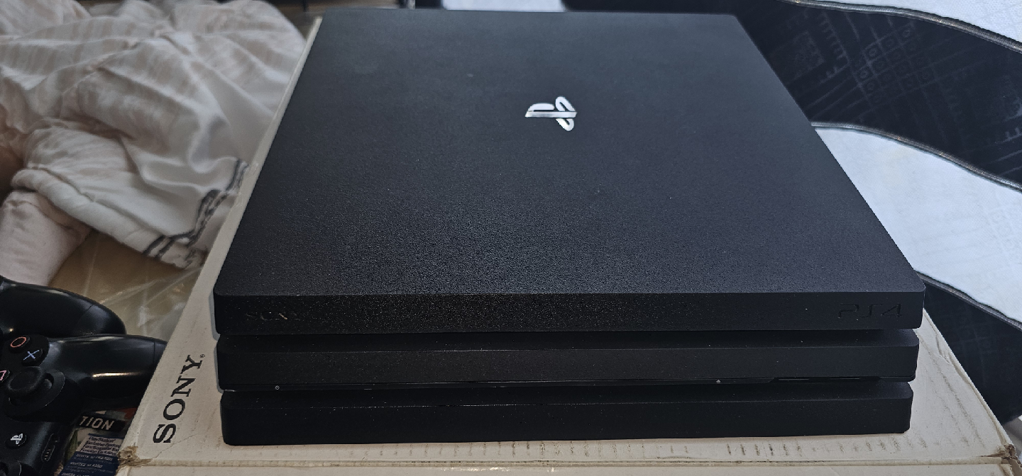 PS4 Pro 1TB Console - Complete in Box (CIB) -Great Condition - photo 5