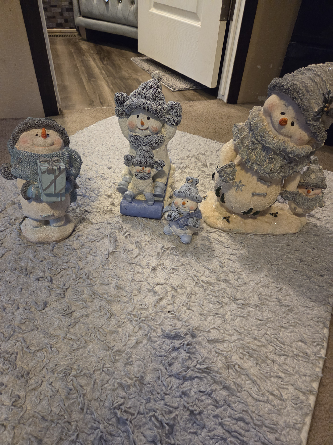 Snowman Family Figurines - photo 2