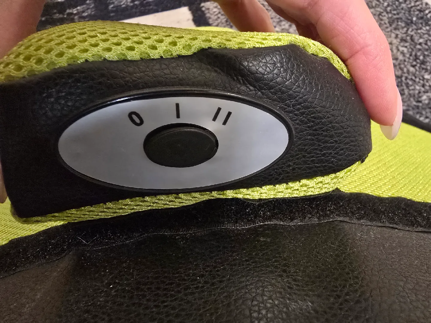 Dr. Scholl's Back Massager Seat Cushion image indicator(3)