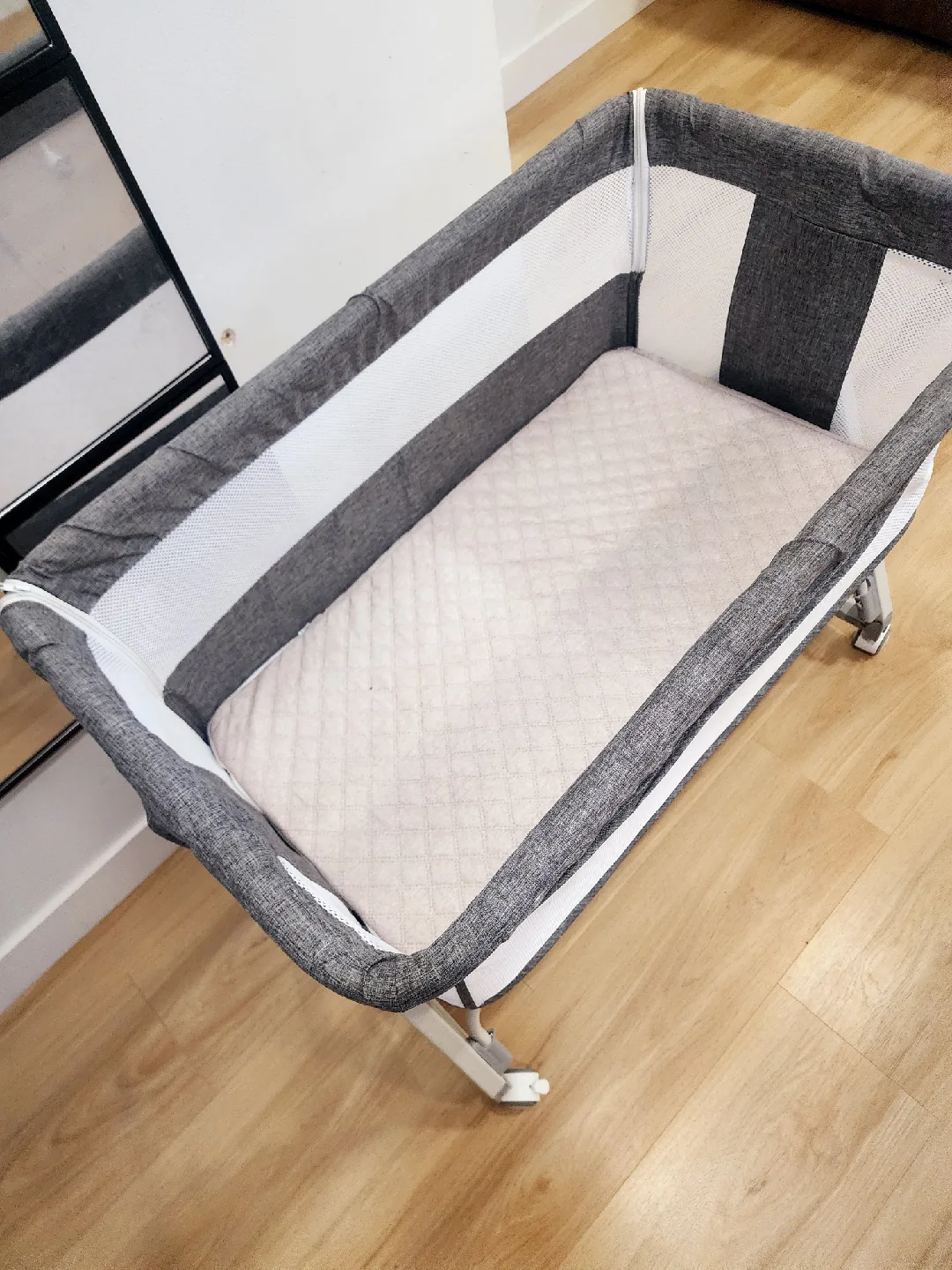 Grey Baby Bassinet image indicator(2)