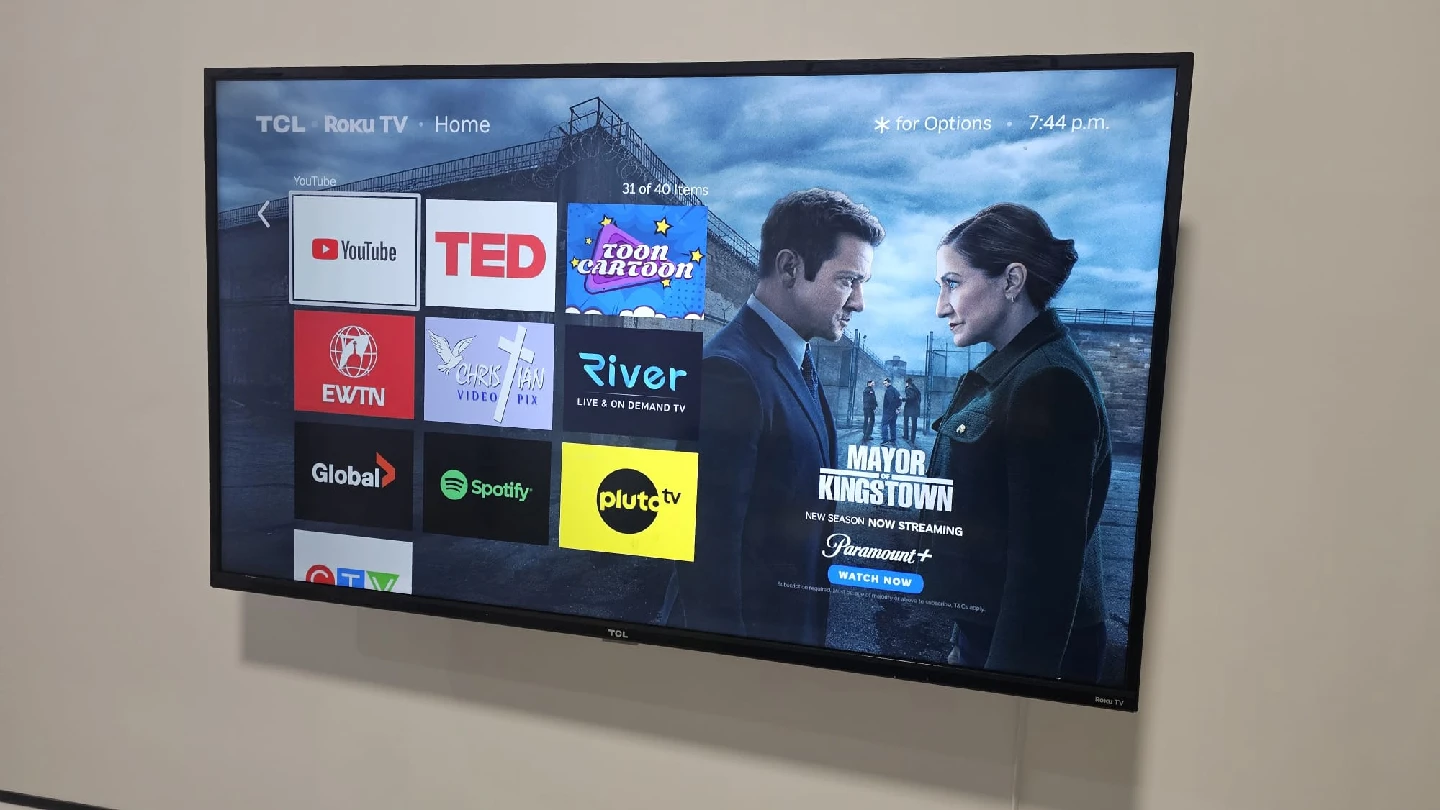TCL Roku TV 50" 4K HDR - Like New!