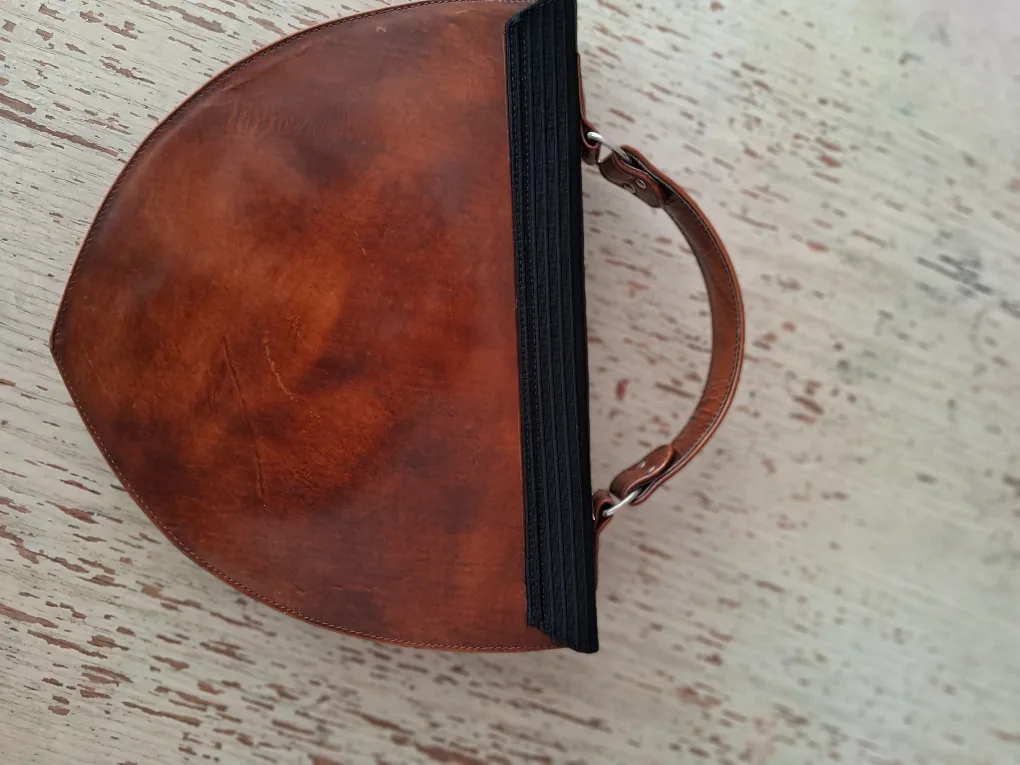Unique Vintage Leather Handbag image indicator(2)