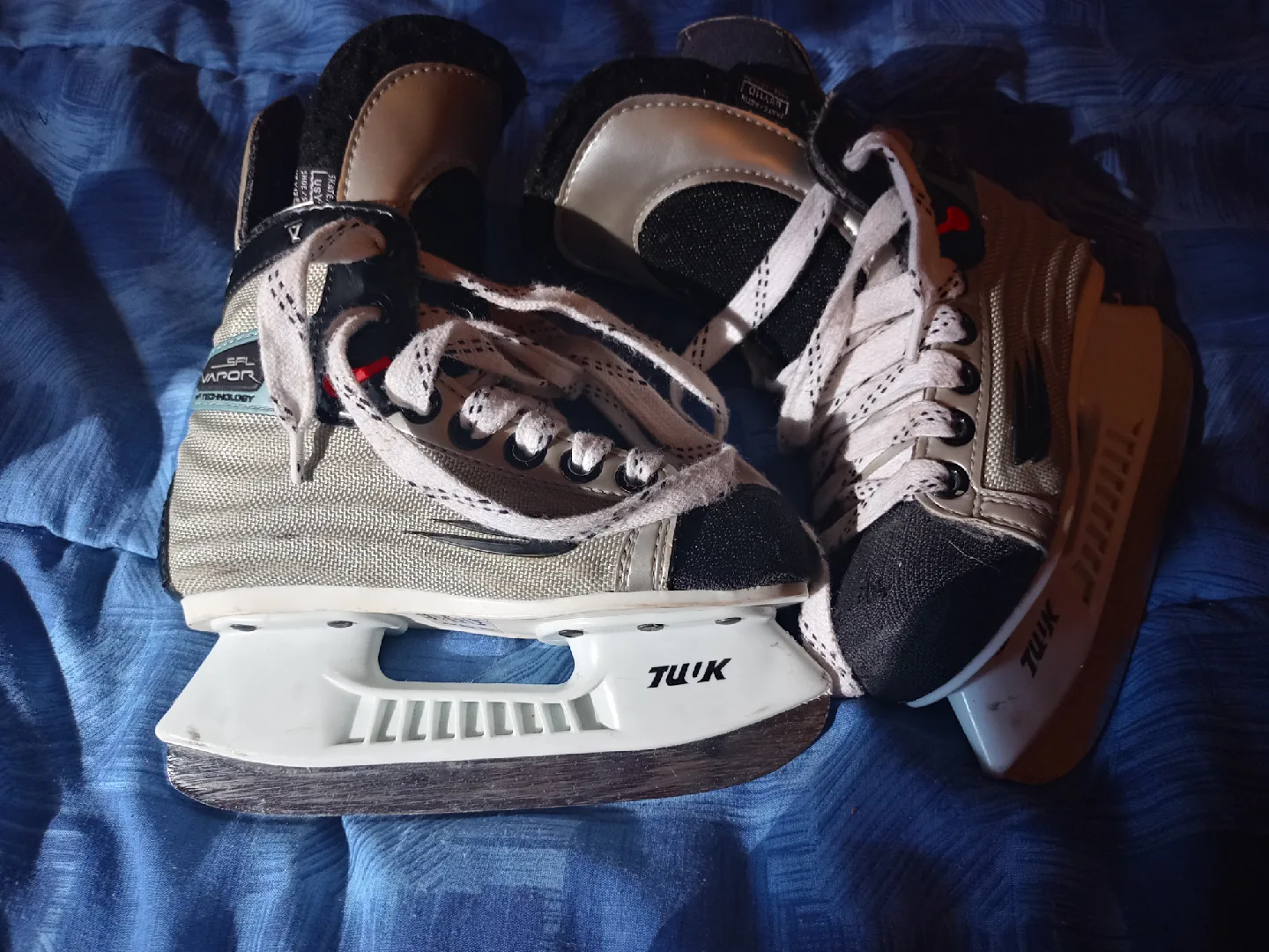 hockey skates - used - various sizes image indicator(2)