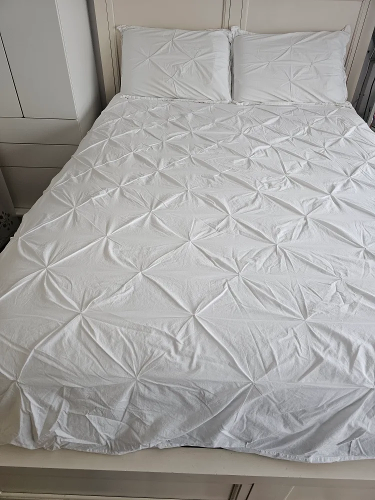 White Full/Queen Duvet cover with 2 shams only image indicator(5)