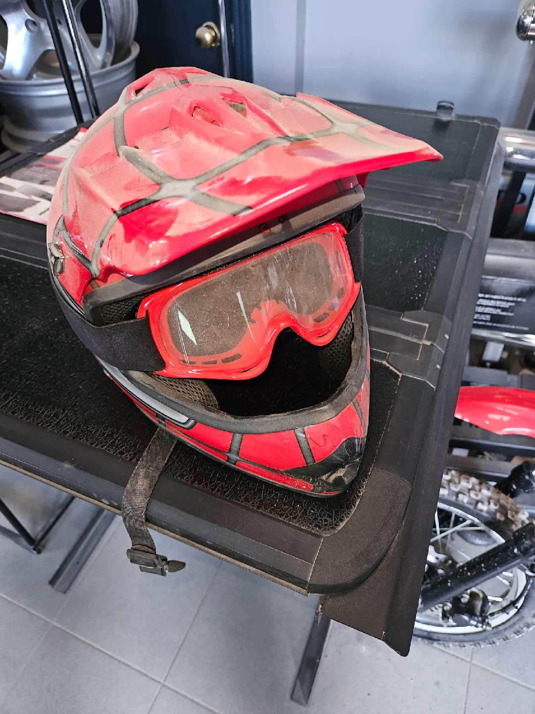 Red Dirt Bike and Helmet image indicator(2)