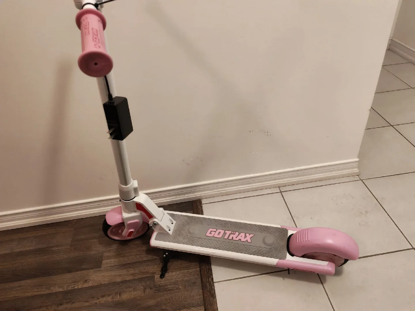 GOTRAX Pink Electric Scooter image indicator(5)