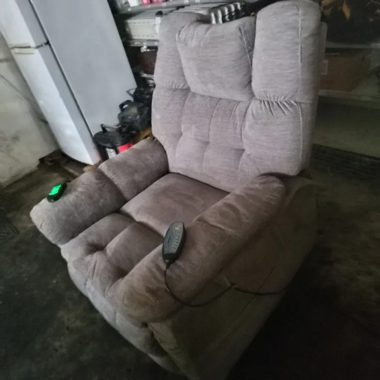 Recliner and massage chear thumbnail
