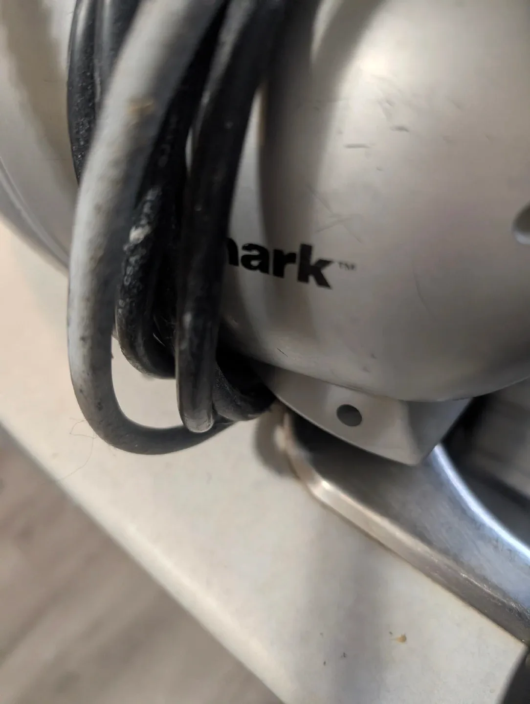 Shark Handheld Vacuum image indicator(2)