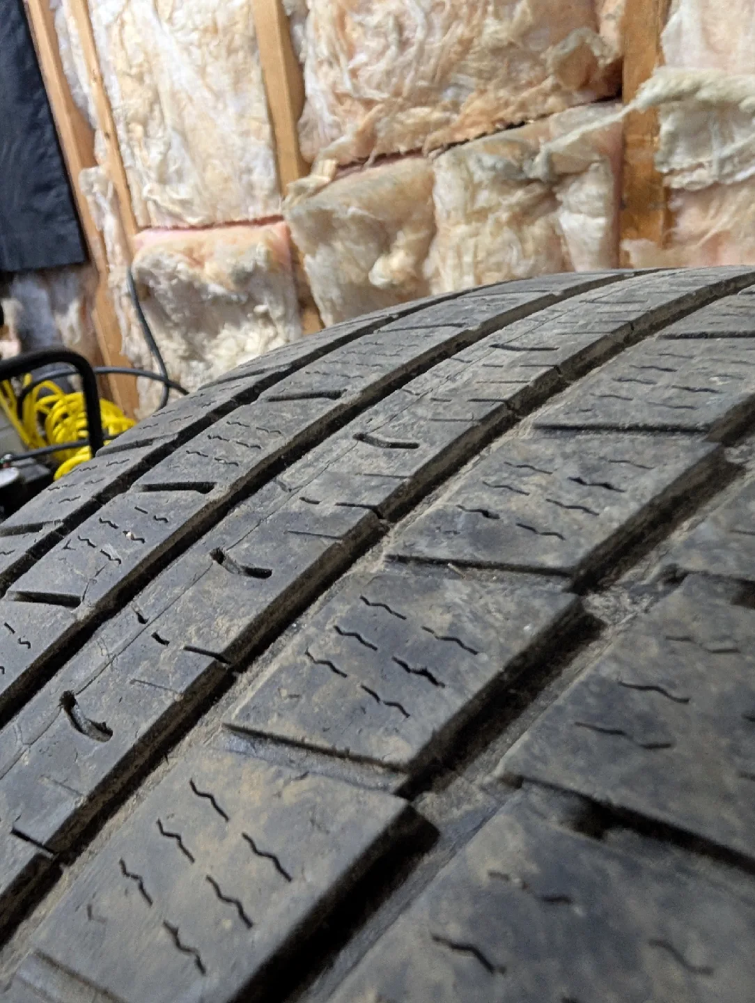 (1)-215/70R16 All Weather Radar Dimax 4 Seasons Tire image indicator(3)